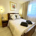 Cozy & Spacious 3br With Balconies Metro 6 Glaciere Paris
