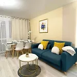 Cozy & Spacious 3br With Balconies Metro 6 Glaciere Apartment