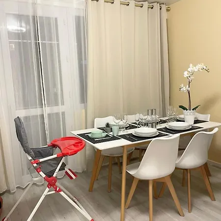 Cozy & Spacious 3br With Balconies Metro 6 Glaciere Apartment