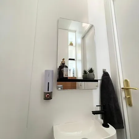 Cozy & Spacious 3br With Balconies Metro 6 Glaciere Paris