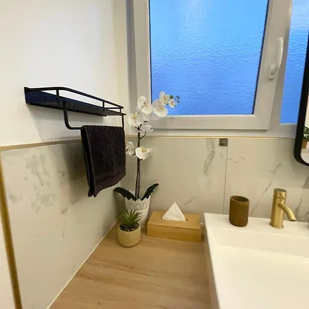 Cozy & Spacious 3br With Balconies Metro 6 Glaciere Paris