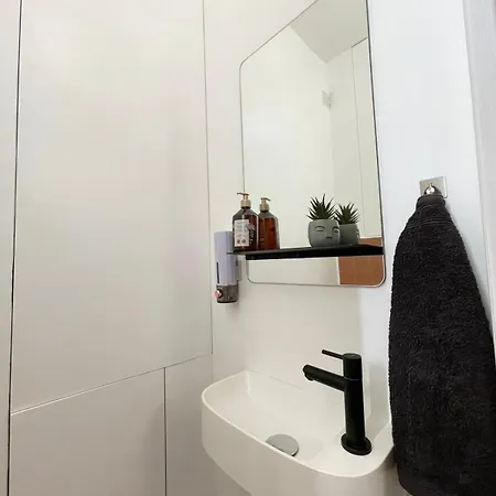 Cozy & Spacious 3br With Balconies Metro 6 Glaciere Apartment