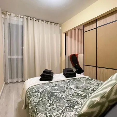 Cozy & Spacious 3br With Balconies Metro 6 Glaciere Paris