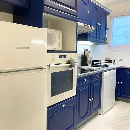 Cozy & Spacious 3br With Balconies Metro 6 Glaciere Apartment