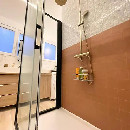 Cozy & Spacious 3br With Balconies Metro 6 Glaciere * Paris