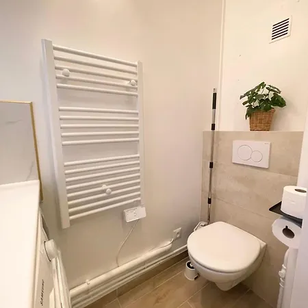 Cozy & Spacious 3br With Balconies Metro 6 Glaciere *