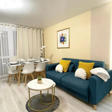 Cozy & Spacious 3br With Balconies Metro 6 Glaciere Apartment