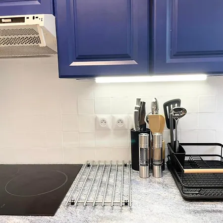 Cozy & Spacious 3br With Balconies Metro 6 Glaciere Apartment