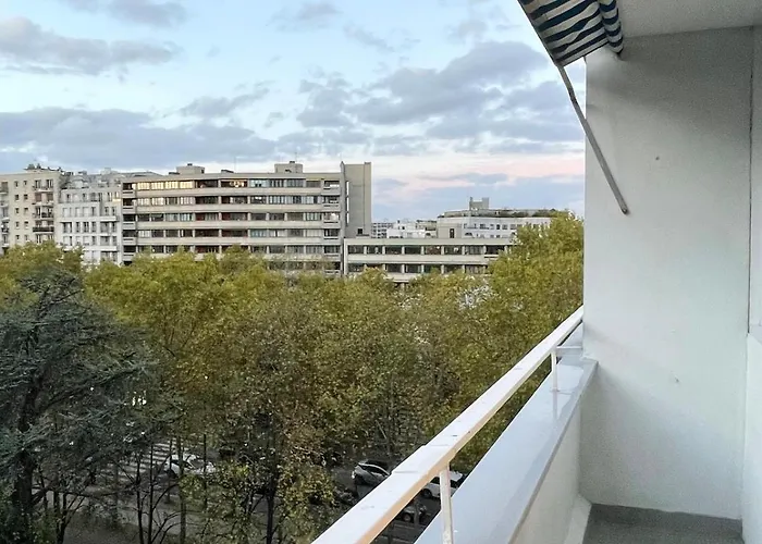 Cozy & Spacious 3br With Balconies Metro 6 Glaciere *