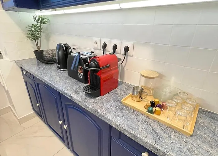 Cozy & Spacious 3br With Balconies Metro 6 Glaciere