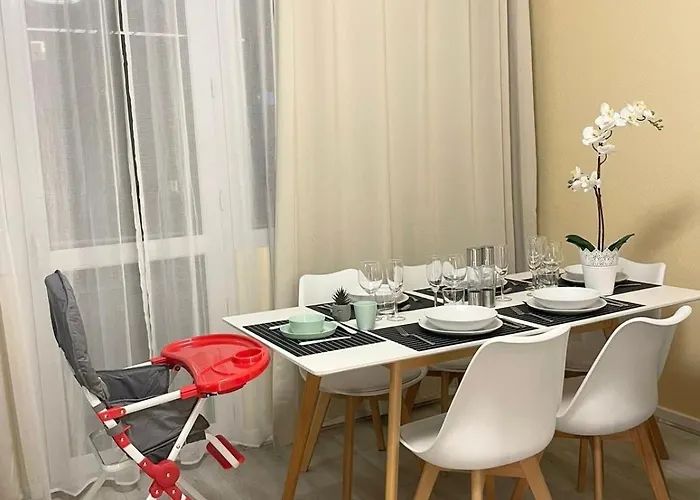 Cozy & Spacious 3br With Balconies Metro 6 Glaciere Apartment