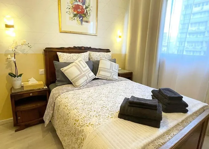 Cozy & Spacious 3br With Balconies Metro 6 Glaciere Paris