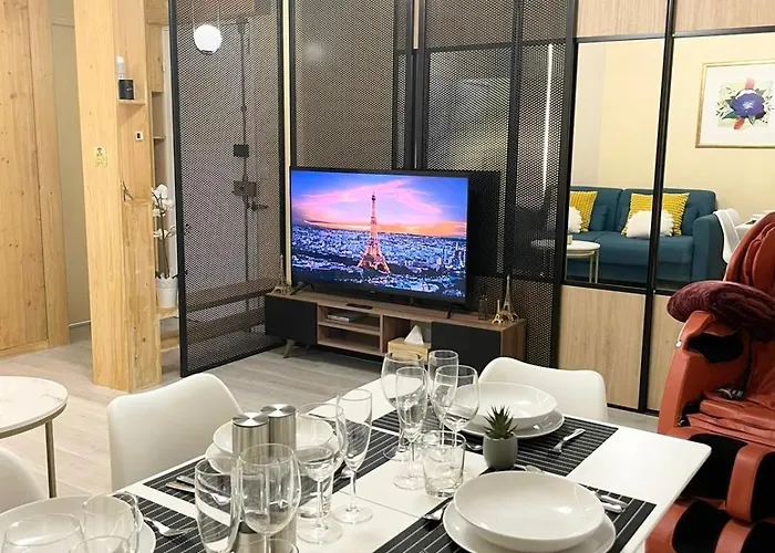 Apartment Cozy & Spacious 3br With Balconies Metro 6 Glaciere *