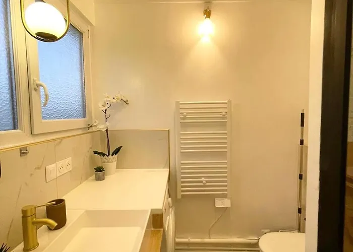 Cozy & Spacious 3br With Balconies Metro 6 Glaciere *