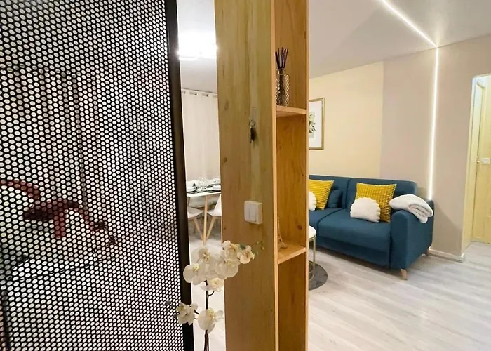 Cozy & Spacious 3br With Balconies Metro 6 Glaciere