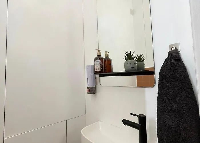 Cozy & Spacious 3br With Balconies Metro 6 Glaciere Apartment