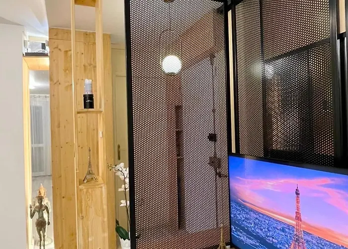 Cozy & Spacious 3br With Balconies Metro 6 Glaciere Apartment