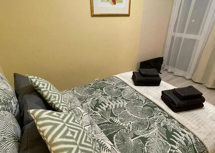 Cozy & Spacious 3br With Balconies Metro 6 Glaciere * Paris