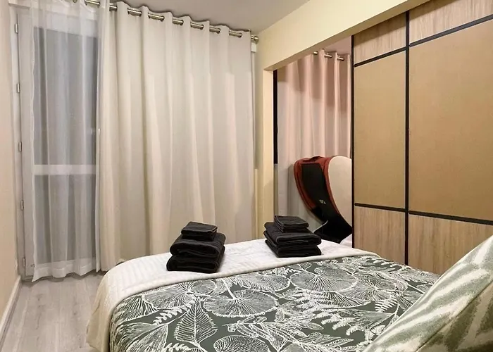 Cozy & Spacious 3br With Balconies Metro 6 Glaciere Paris