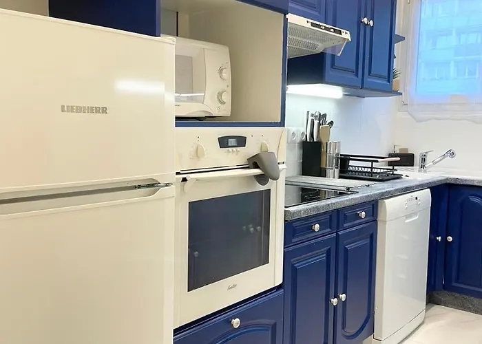 Cozy & Spacious 3br With Balconies Metro 6 Glaciere Apartment