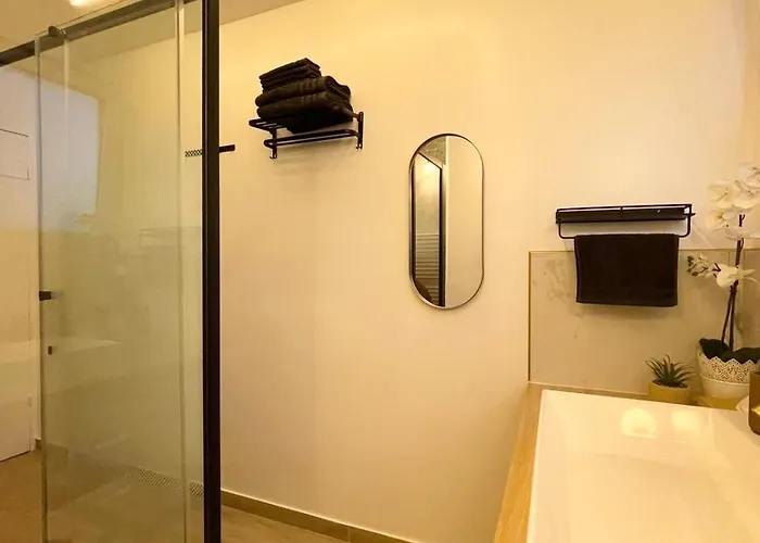 Apartment Cozy & Spacious 3br With Balconies Metro 6 Glaciere