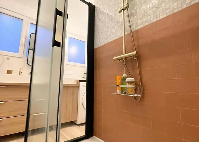 Cozy & Spacious 3br With Balconies Metro 6 Glaciere * Paris