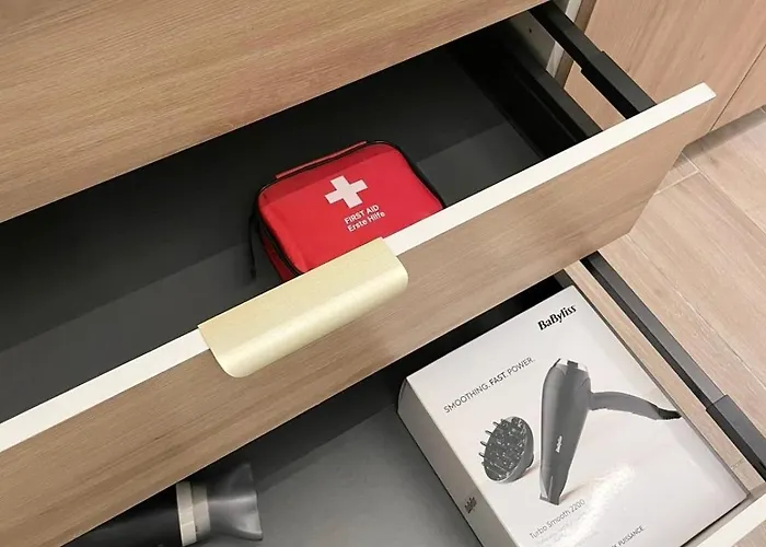 Cozy & Spacious 3br With Balconies Metro 6 Glaciere *