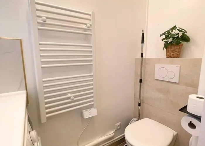 Cozy & Spacious 3br With Balconies Metro 6 Glaciere *