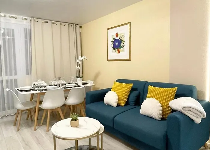 Cozy & Spacious 3br With Balconies Metro 6 Glaciere Apartment