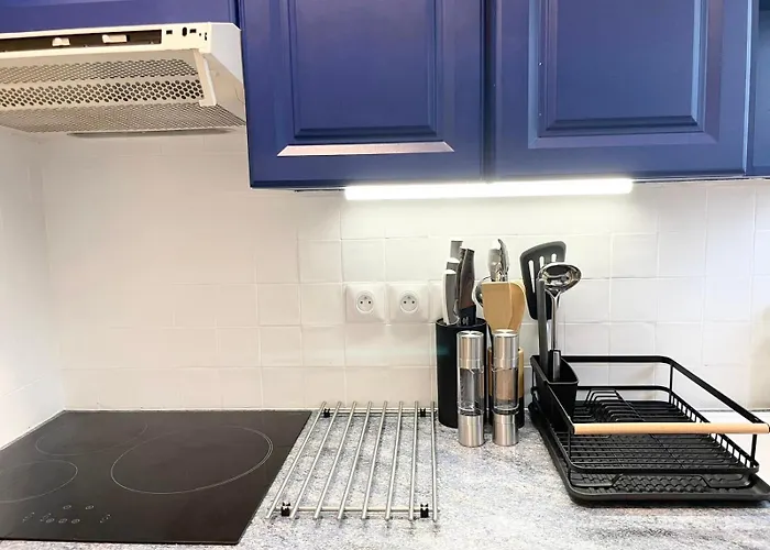 Cozy & Spacious 3br With Balconies Metro 6 Glaciere Apartment